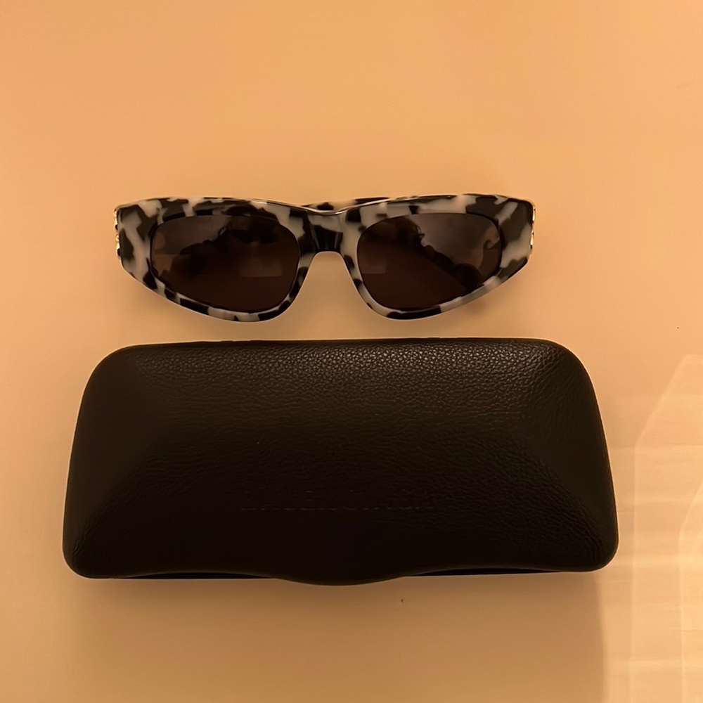 balenciaga women cat eye sunglasses have been worn once